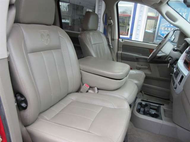 2006 Dodge Ram Pickup 2500 Laramie 4dr Mega Cab 4WD SB